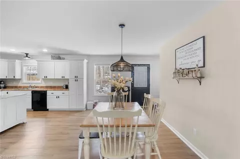 Entry Way - 5042 Jordan Valley Rd, Trinity, NC 27370 photo 3 of 5