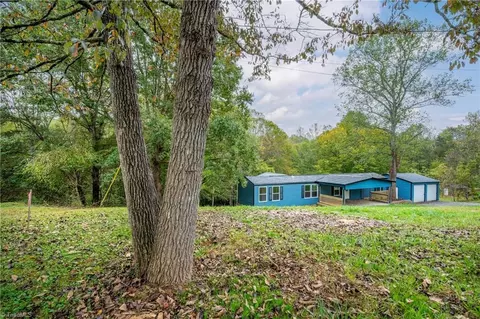 157 Cedar Point Dr, Mount Airy, NC 27030