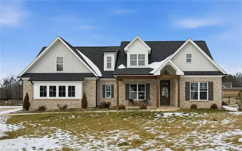 162 Meeting House Ln, Advance, NC 27006