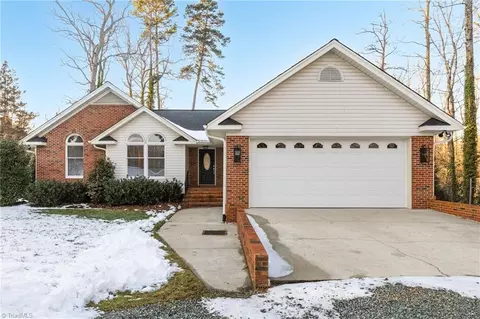 1805 Lynwood Dr, Greensboro, NC 27406