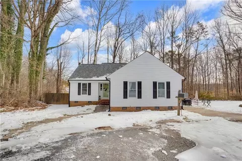 966 Chatfield Dr, Jamestown, NC 27282