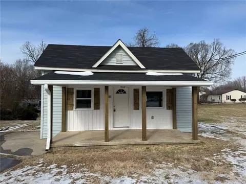 108 Broad St, Thomasville, NC 27360