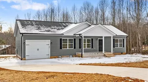 576 Twain Dr, Asheboro, NC 27203