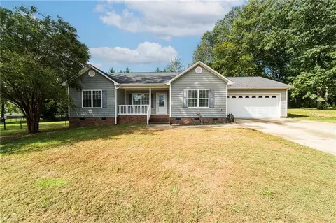 119 Bluff Ct, Statesville, NC 28625