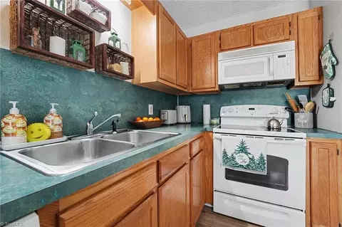 Kitchen - 416 Westbrook Ct, Archdale, NC 27263 photo 1 of 2