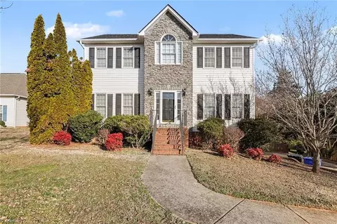 802 Lisa Run Ct, Kernersville, NC 27284