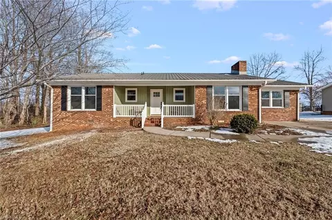 3856 Azalea Ln, Trinity, NC 27370