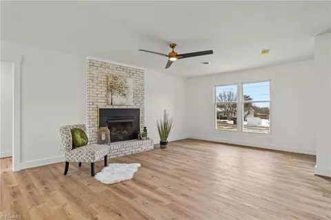 Living - 3856 Azalea Ln, Trinity, NC 27370 photo 3 of 4