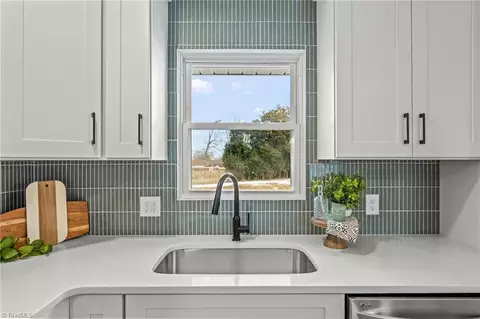 Kitchen - 3856 Azalea Ln, Trinity, NC 27370 photo 4 of 7