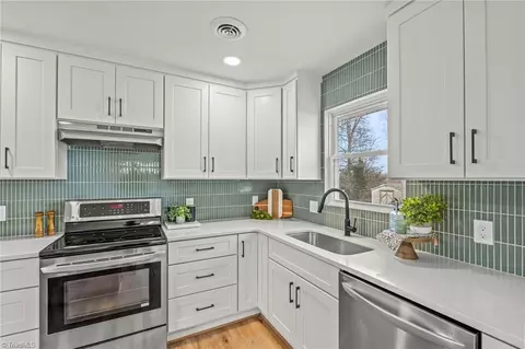 Kitchen - 3856 Azalea Ln, Trinity, NC 27370 photo 6 of 7
