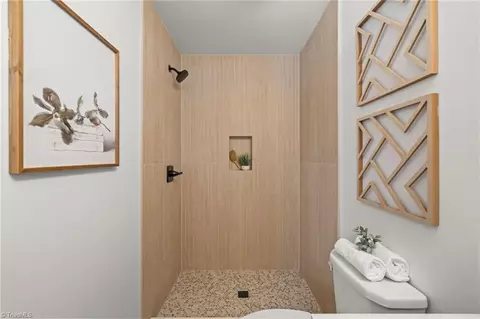 Bath - 3856 Azalea Ln, Trinity, NC 27370 photo 5 of 6