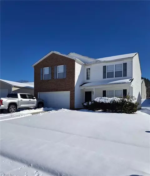 3904 Whispering Willows Dr, Greensboro, NC 27406