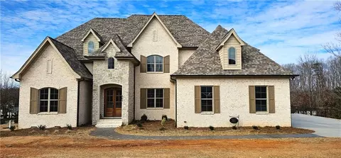 401 Suzanne Jessup Ct, Greensboro, NC 27455