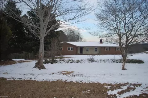 3245 Arnold Rd, Hamptonville, NC 27020