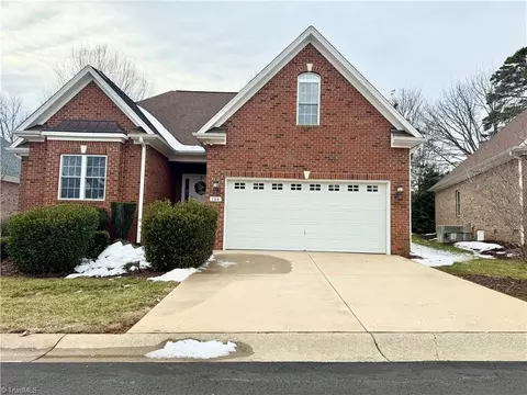 104 Peppertree Dr, Mebane, NC 27302