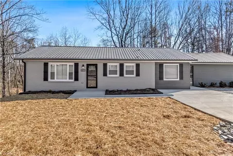 4075 Nc Highway 268 E, Pilot Mountain, NC 27041