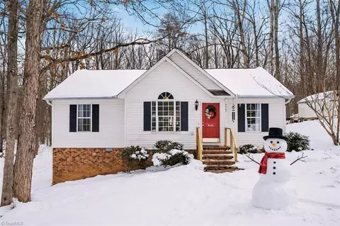 5507 Whispering Pines Dr, Summerfield, NC 27358