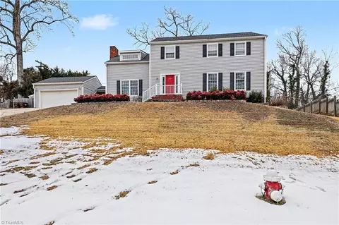 1408 Sweetbriar Ct, High Point, NC 27262