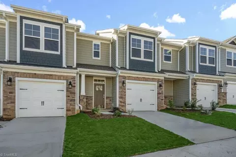1677 Hallview Ct, Kernersville, NC 27284
