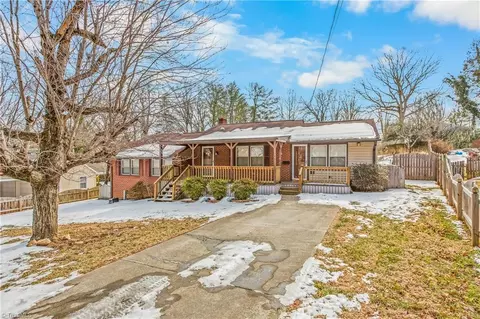 2780 Woodvale Dr, Winston Salem, NC 27127