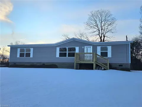 240 Deatherage Rd, Mount Airy, NC 27030