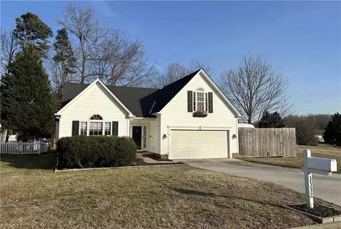 3332 Barnsdale Rd, Jamestown, NC 27282