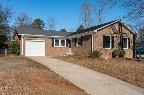 307 Foxcroft Dr, Winston Salem, NC 27103