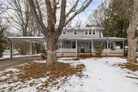 1102 Courtland Ave, Reidsville, NC 27320