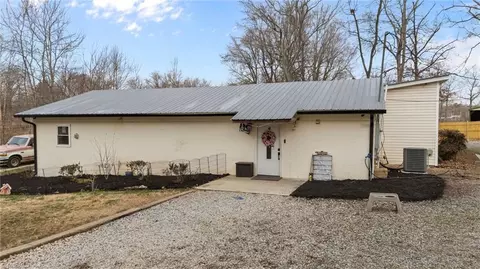 901 Decker Rd, Thomasville, NC 27360