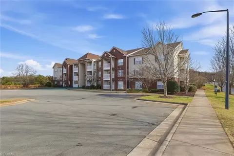 1380 Heritage Pointe Dr #101, Winston Salem, NC 27127