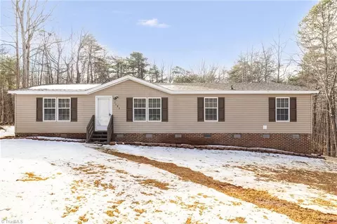 1193 Raccoon Ct, Reidsville, NC 27320