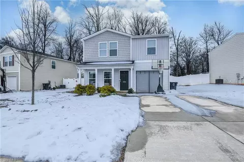 2902 Desmond Woods Dr, Greensboro, NC 27405