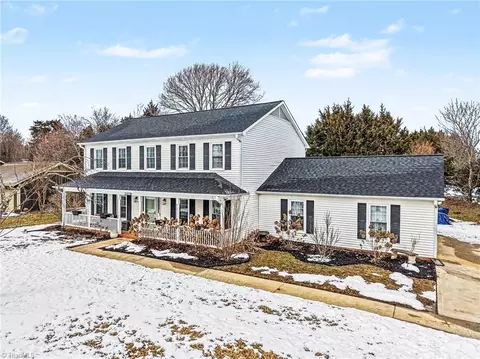 1423 Spring Hill Cir, Kernersville, NC 27284