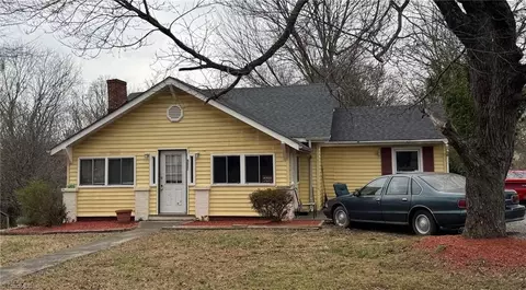 5217 Pineview Dr, Winston Salem, NC 27105