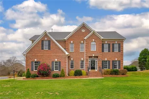3010 Deercroft Ln, Clemmons, NC 27012