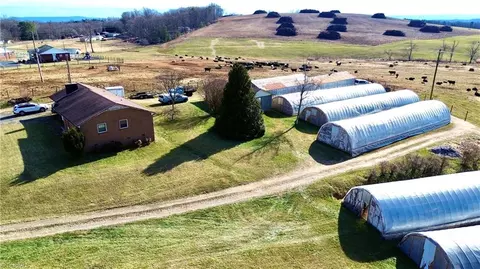 8621 Austin Traphill Rd, Traphill, NC 28685