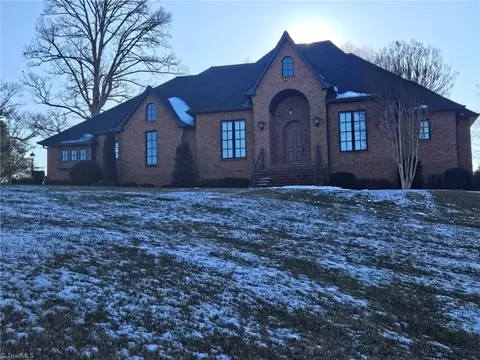 175 Twelve Oaks Ln, Wilkesboro, NC 28697
