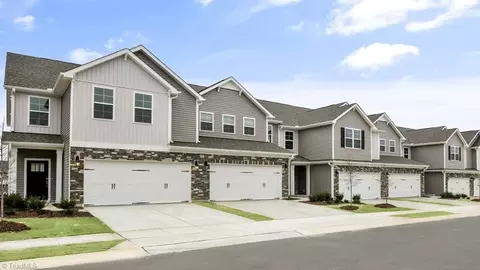 139 Briarwood Ln, Bermuda Run, NC 27006