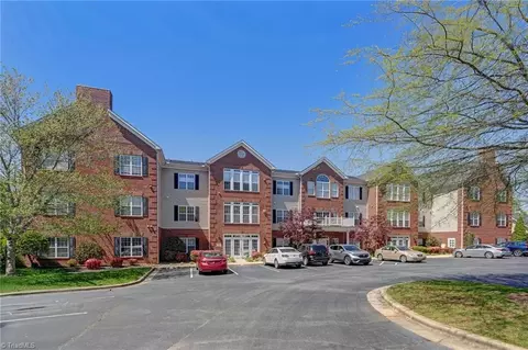 522 College Rd #303, Greensboro, NC 27410