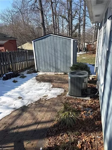 Exterior - 2101 Arbrook Ln, High Point, NC 27265 photo 3 of 6