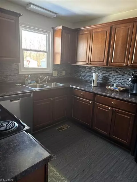 Kitchen - 2101 Arbrook Ln, High Point, NC 27265 photo 2 of 4