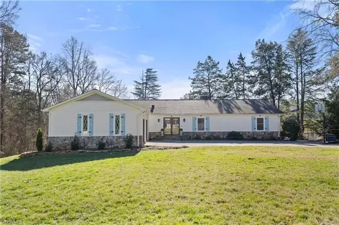 3921 Springlake Ct, Clemmons, NC 27012