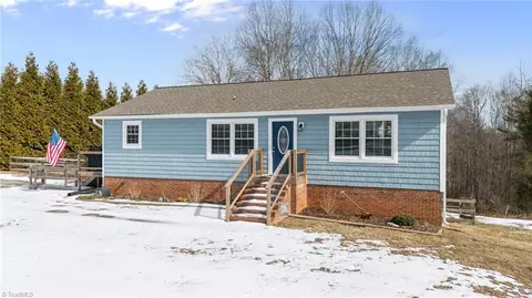 7566 Happy Hill Rd, Kernersville, NC 27284