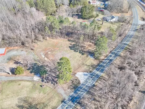 5671 Walnut Cove Rd, Walkertown, NC 27051