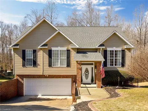 17 Clayton Way, Thomasville, NC 27360
