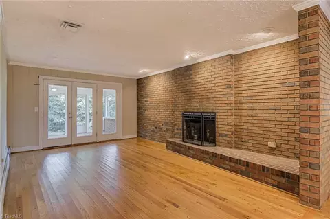 Living - 122 Pine St, King, NC 27021 photo 1 of 6