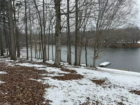 324 Holly Berry Ln, Roxboro, NC 27574