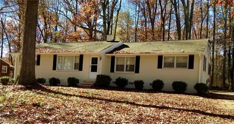 208 Wedgewood Dr, Jamestown, NC 27282