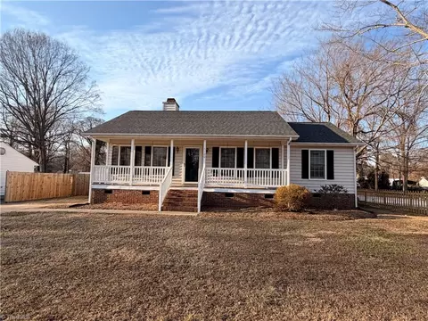 1120 Woodleigh Cir, Reidsville, NC 27320