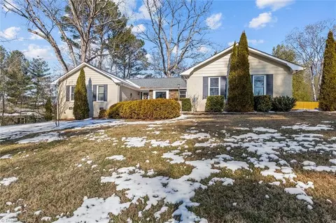 140 Quail Run Rd, Mount Airy, NC 27030
